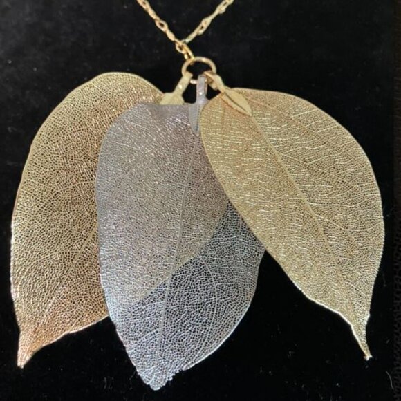 Handcrafted Gold-tone and -Silver-tone "Seasons" Necklace of Shimmering … - Picture 2 of 10